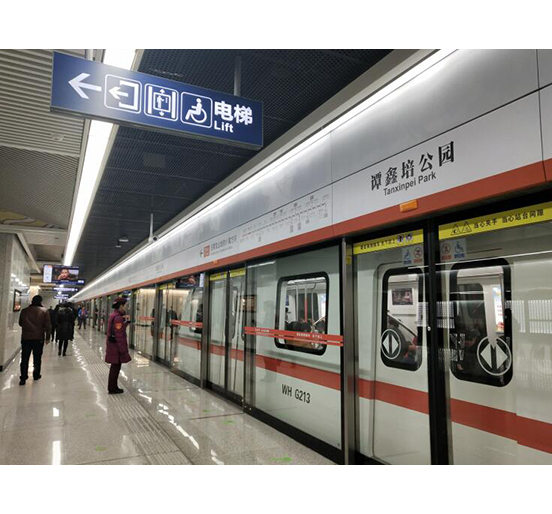采用3044永利屏蔽门系统的武汉轨道交通纸坊线开通试运营
