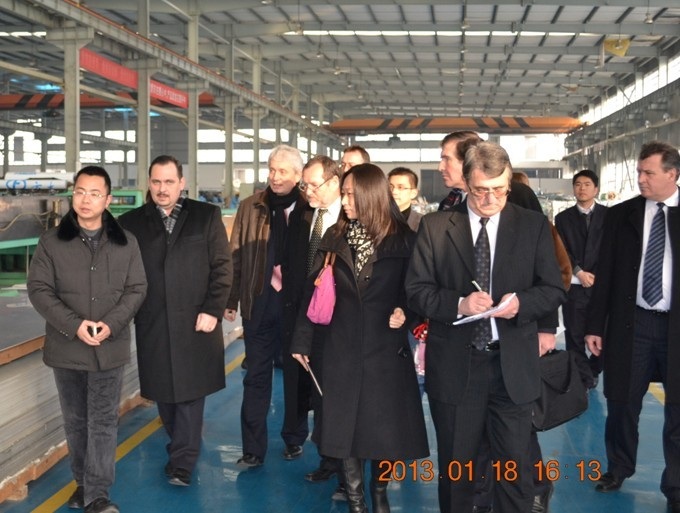 匈牙利客人到江西3044永利新材料公司考察