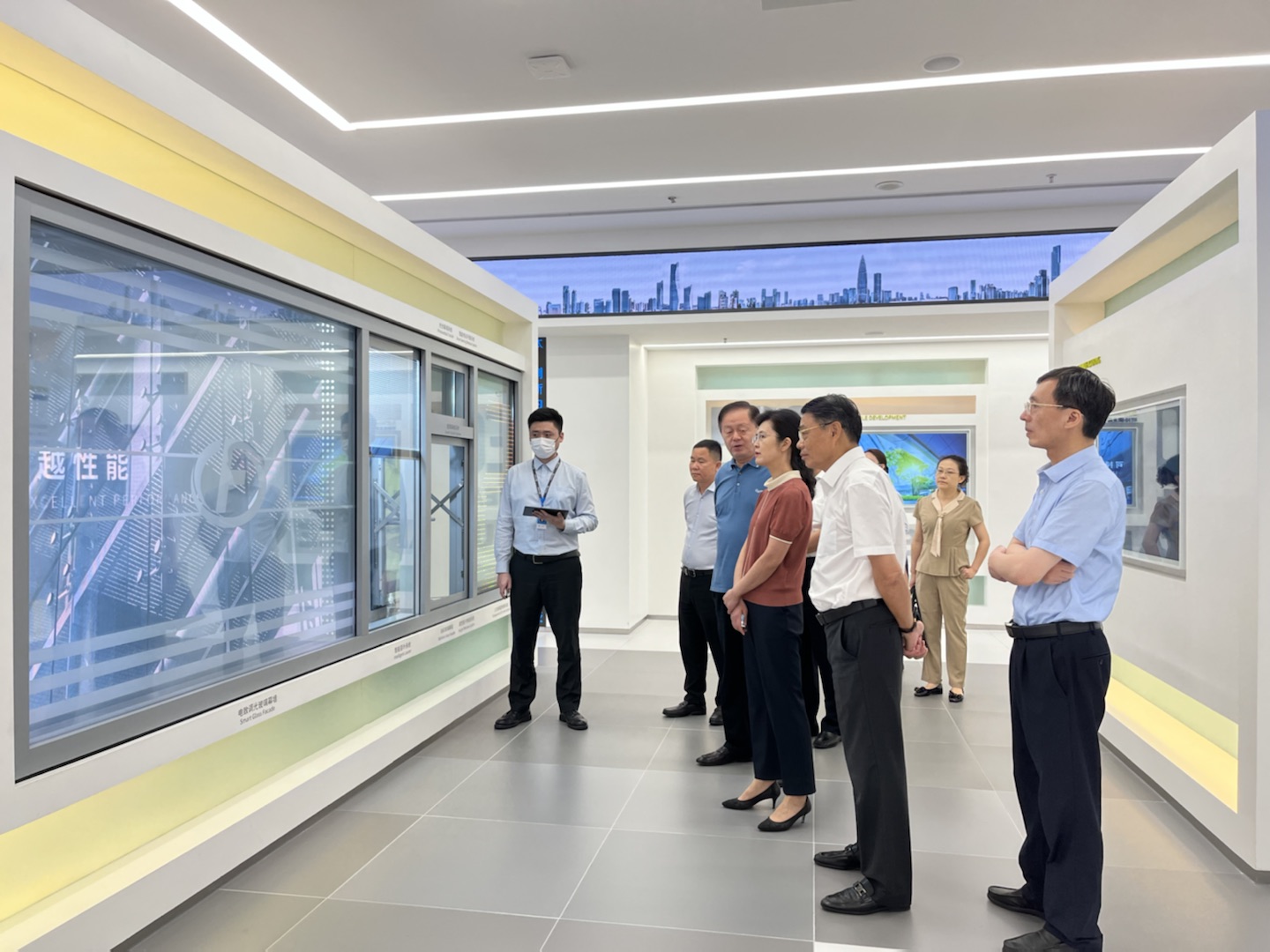 江西省政协副主席、省工商联主席谢茹一行莅临3044永利考察