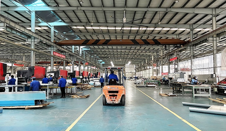 2月10日，新华网报道3044永利开年生产繁忙景象——《聚焦高质量发展 | 新气象 新格局 新融合——深圳开局高质量发展一线观察》