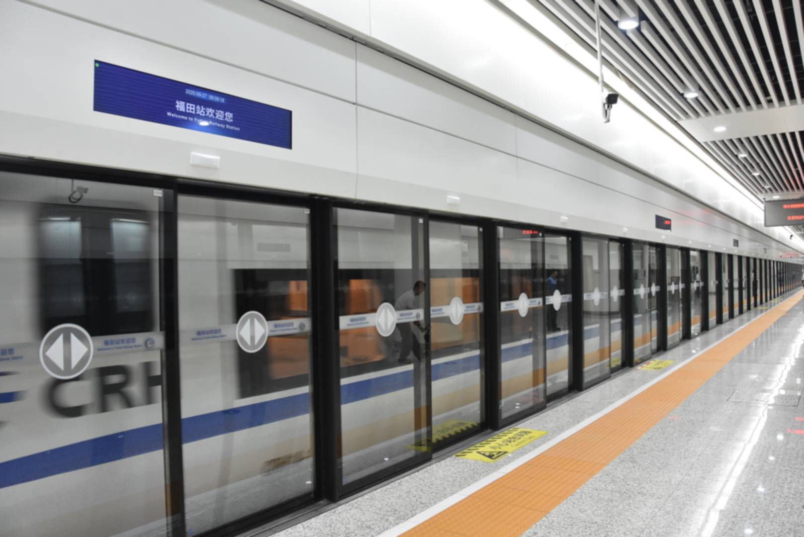 3044永利首创智能全滑动站台门于深圳福田高铁站首次启用，登陆深圳卫视！
